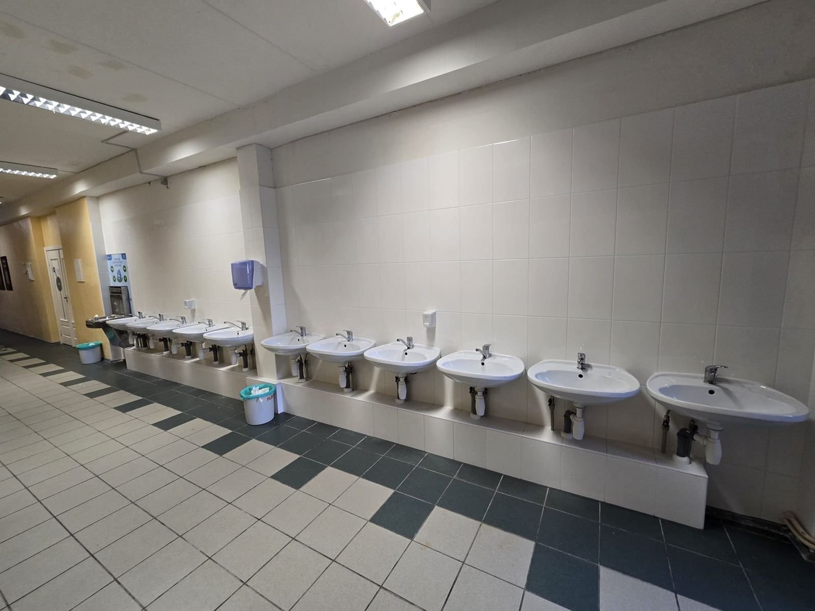 Mokyklos sporto salė ir sanitariniai mazgai – darbų nuotrauka